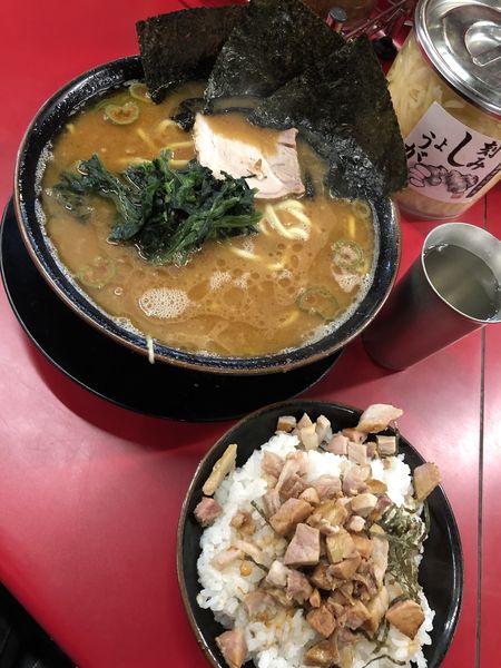 「ラーメン中　チャーシューまぶし大盛り肉増し」@柏 王道家の写真