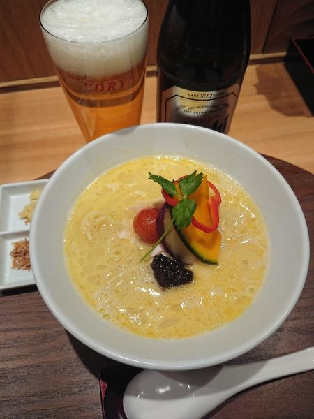 「鶏白湯Soba トリュフ仕立て 並 ＋ ビンビール」@銀座 篝 六本木ヒルズ店の写真