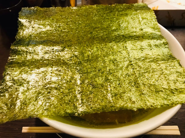 「鶏魚貝塩ラーメン 大盛 900円」@麬にかけろ 中崎壱丁 中崎商店會1-6-18号ラーメンの写真