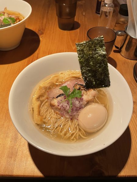 「塩らぁ麺」@淡麗醤油らぁ麺 鶏松の写真