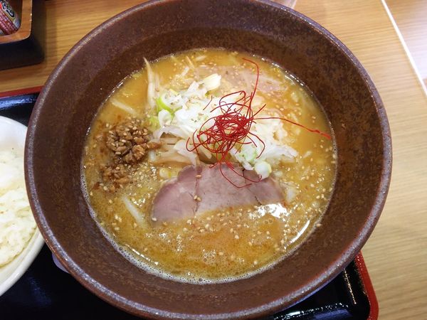 「鶏白湯みそラーメン＋御飯小　800＋50円」@らぁめん 萬の写真
