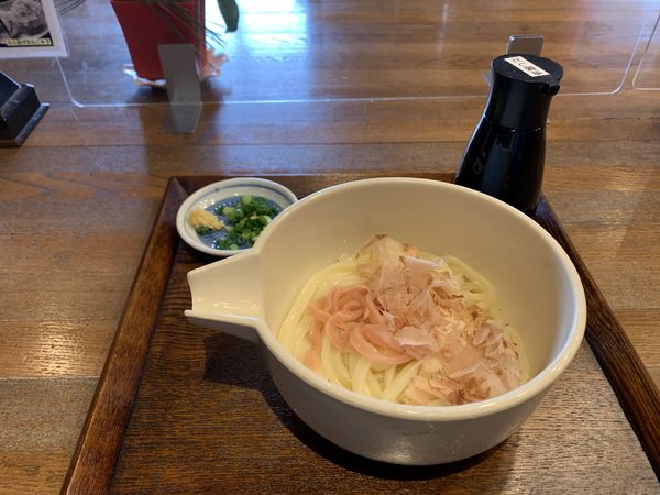 「醤油うどん（570円）」@源平うどんの写真