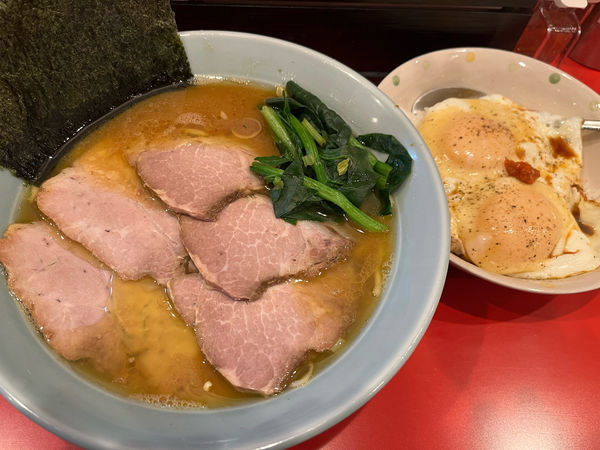 「チャーシューメン ¥910　目玉焼き丼 ¥280」@横浜家系ラーメン 黄金家の写真