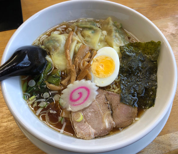 「ワンタンメン＋ギョーザ」@神社ラーメン 峰英軒の写真