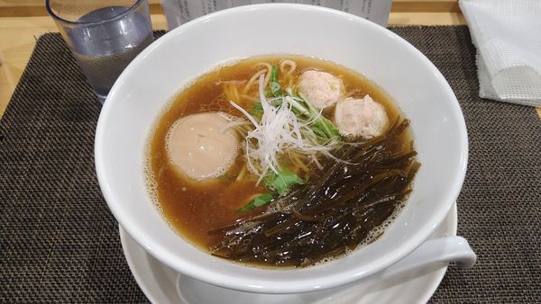 「味玉醤油らーめん¥920-」@自家製麺ほんまの写真