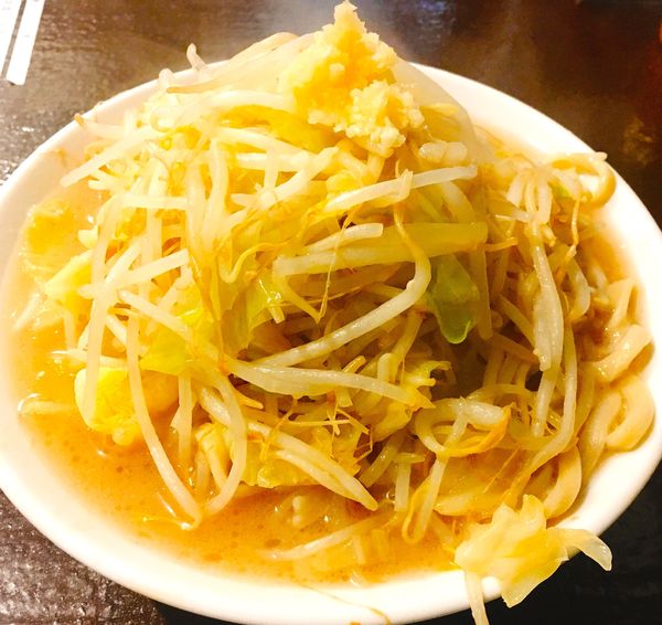 「醤油麺少なめニンニク少し」@凛 渋谷店の写真