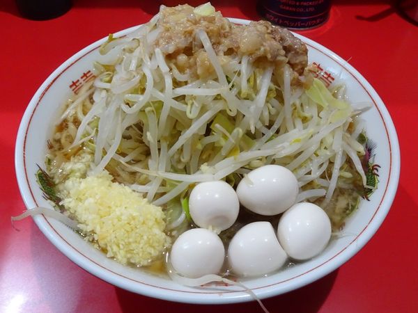 「小（700円）＋うずら（100円）ヤサイニンニクアブラ」@ラーメン二郎 千葉店の写真