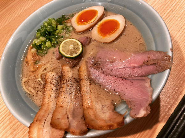 「ラム豚骨らーめん　全部のせ」@自家製麺 MENSHO TOKYOの写真