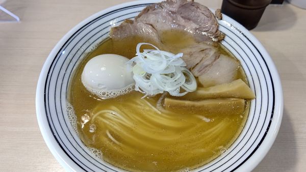 「煮干しらぁめん 味玉入り」@煮干しらぁめん 猫トラ亭の写真