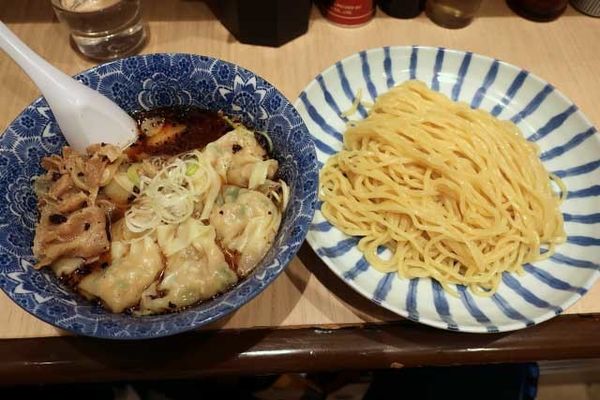 「つけ麺　650円にワンタントッピング　100円X2」@肉厚わんたん麺と手作り焼売 ら麺亭 浅草支店の写真