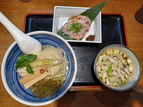 「昆布水に浸った鴨つけそば 　ねぎ味噌添え」@寿製麺よしかわ 川越店の写真