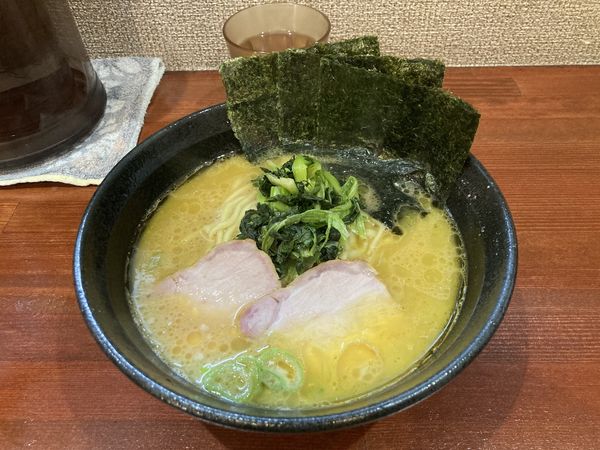 「ラーメン(700円)」@横浜家系らーめん 天王家 寒川総本店の写真