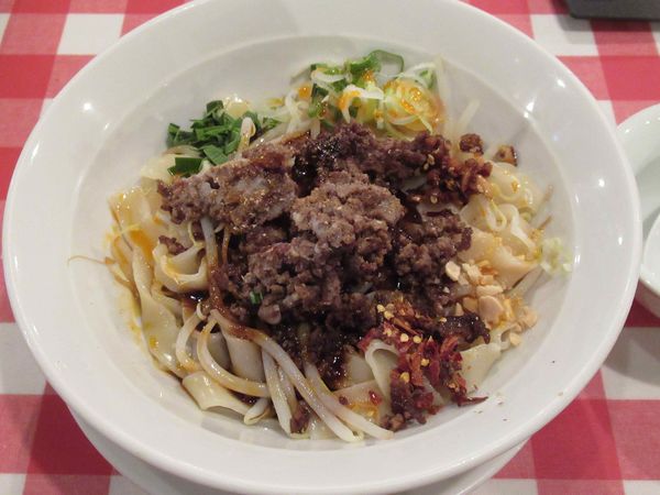 「汁なし担々太麺（968円）」@韮菜万頭 福生店の写真