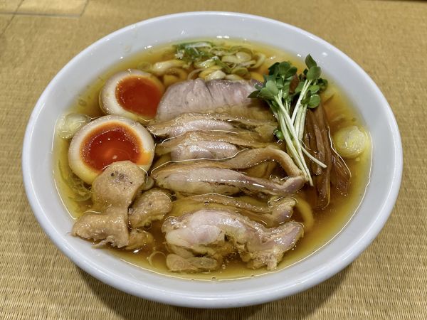 「親鶏中華そば［極太麺］＋チャーシュー親モモ＋煮卵＋かき揚小丼」@手打 親鶏中華そば 綾川の写真