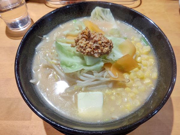 「豚骨味噌バターコーン(並盛・180g)980円」@オリオン餃子 高崎駅前店の写真