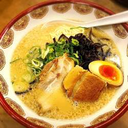 然屋ラーメン 860円