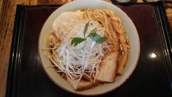 「木桶醤油わんたん麺」@中華そば ぴんすけの写真