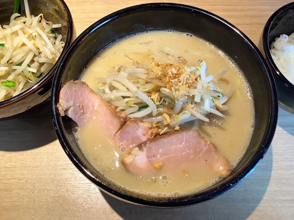 「味噌ラーメン+もやし炒め」@花木流味噌 三鷹店の写真