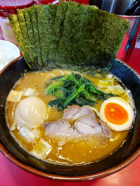 「特製ラーメン＋味玉」@らーめん 谷瀬家 新橋店の写真