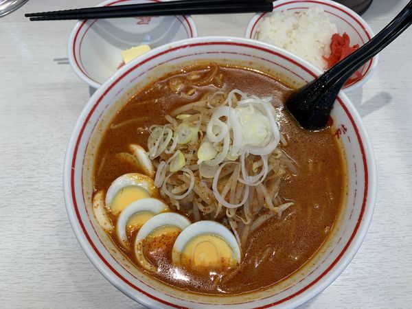 「味噌卵麺900+バター70=970円」@蒙古タンメン 中本 川越店の写真