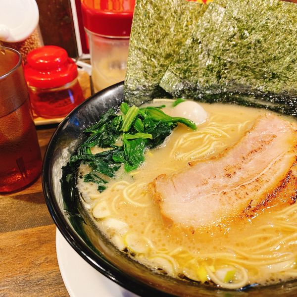 「豚骨醤油ラーメン」@横濱家系ラーメン 暁家の写真