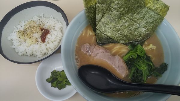 「ラーメン・並+半ライス(¥650+ライス無料)」@横浜家系ラーメン田中の写真