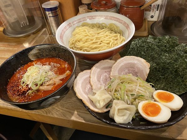 「辛味味噌つけ麺＋特製」@つけ麺屋 やすべえ 赤坂店の写真