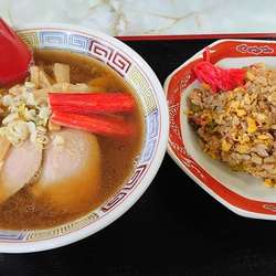 醤油ラーメンとチャーハン(小)セット820円