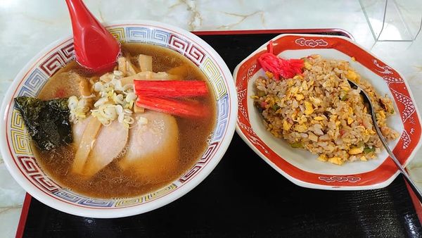 「醤油ラーメンとチャーハン(小)セット820円」@味の横綱 札幌軒の写真