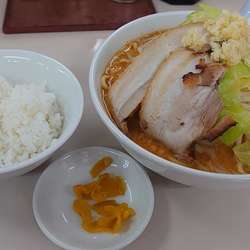 ますらおらーめん800円、小ライス100円