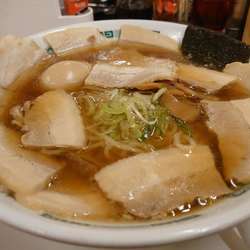 味玉中華そば490円、チャーシュー5枚210円