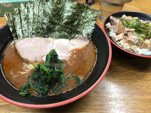 「ラーメン(普普普)+辛味噌+まかない飯+のり 850円」@麺家 紫極の写真