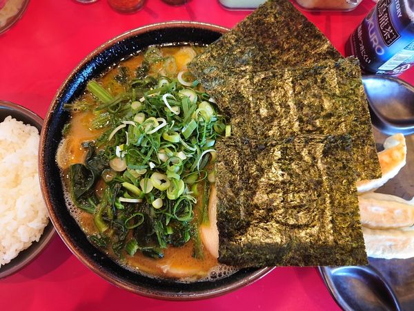 「バラチャーシューメン（九条ねぎ、ほうれん草）」@家系ラーメン たつ家の写真