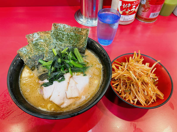 「中盛ラーメン、辛味噌ネギ」@家系総本山 ラーメン吉村家の写真