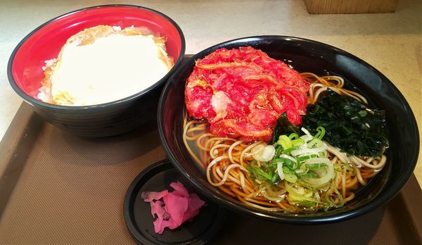 「かつ丼セット（かけそば）+紅生姜天」@名代 富士そば 秋葉原電気街店の写真