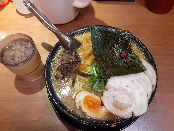 「醤油豚骨ラーメン」@藤一番 錦店の写真