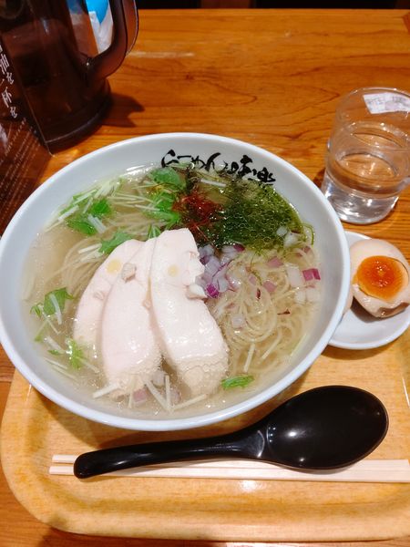 「宗谷の塩らーめん+味玉」@利尻らーめん 味楽 新横浜ラーメン博物館店の写真