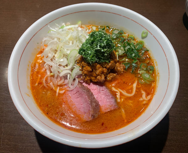 「辛味噌らあ麺+釜焼きチャーシュー+小ライス ￥930+￥220」@麺や 虎徹の写真