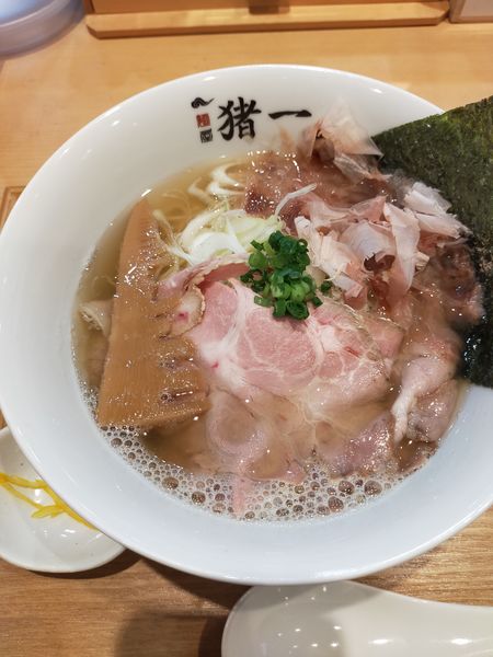 「出汁そば白」@麺屋猪一 本店の写真