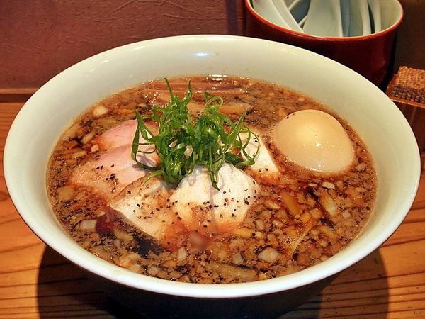 「特製ブラック」@らぁめん鴇の写真