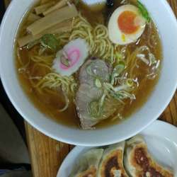 ラーメンと餃子３個