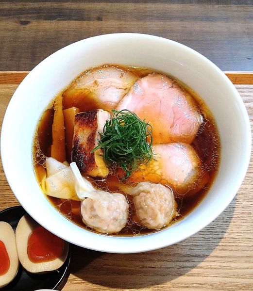 「特製醤油らぁ麺 1600円」@らぁ麺 紫陽花の写真