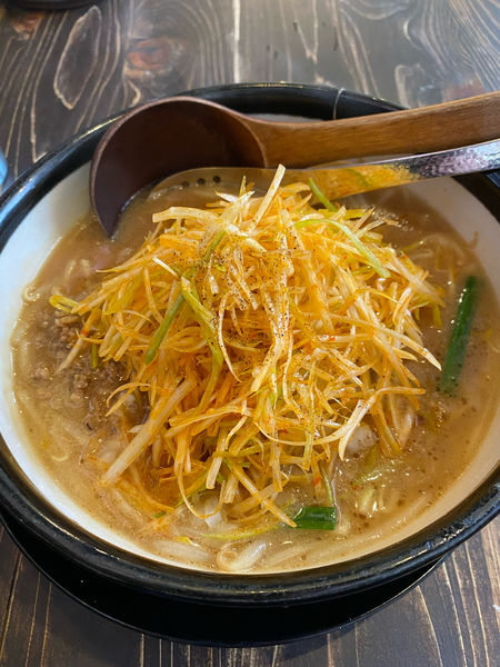 「赤ネギ味噌ラーメン」@味噌ラーメン専門店 日月堂 与野本町店の写真