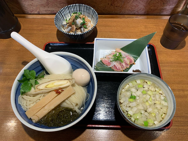 「昆布水の鴨つけそば大盛り味玉＋鰯丼」@寿製麺よしかわ 川越店の写真