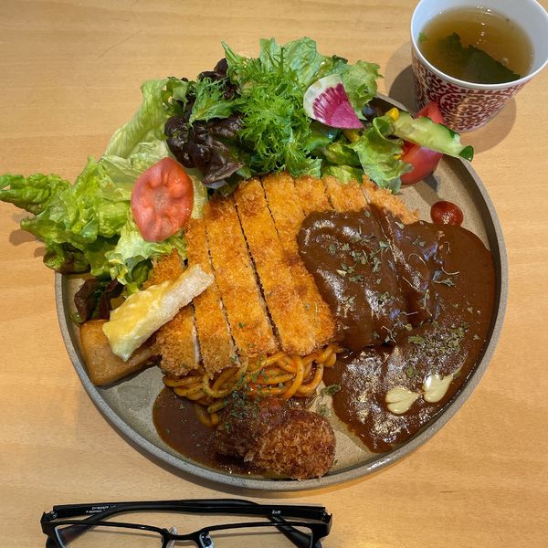 「スパイシーカレーが主役のトルコライス」@長崎トルコライス食堂の写真