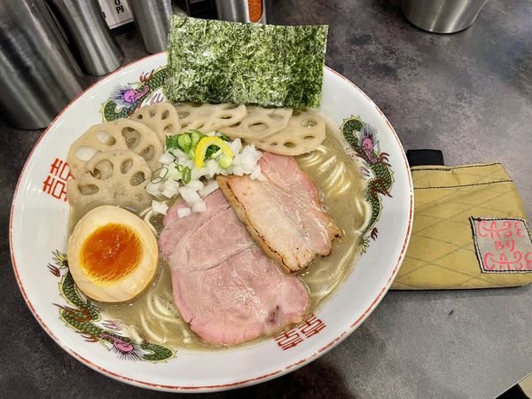 「中濃煮干らーめん＋れんこん」@西永福の煮干箱の写真