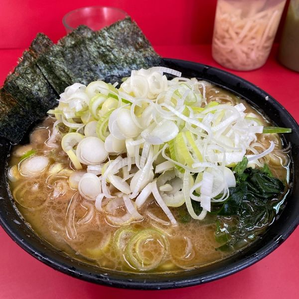 「ラーメン＋ネギ+わかめ」@ラーメン杉田家の写真