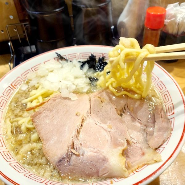 「中華そば（醤油）850円」@背脂煮干し中華そば 和市 新橋本店の写真