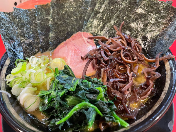 「ラーメン＋きくらげ＋のり」@家系ラーメン とらきち家の写真