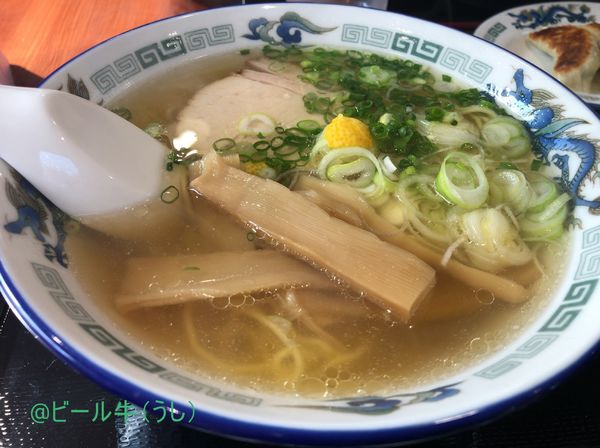 「ゆず塩ラーメン(800円)、自家製焼餃子３個(250円)」@中華そば 平凡の写真